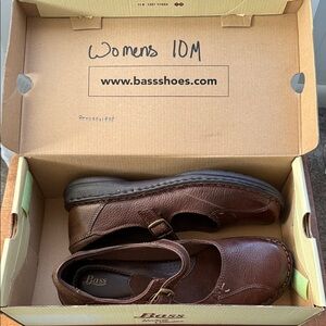 Bass Brown Leather Women's Mary Jane  Loafers with buckle. New in box